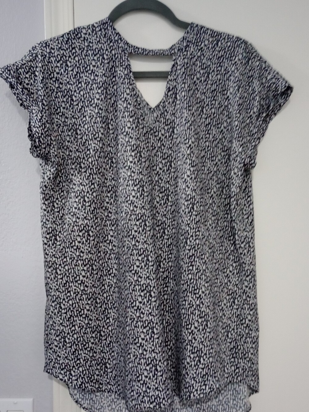 Express Navy and White Printed V-Neck Blouse Very Soft And Light. Size M